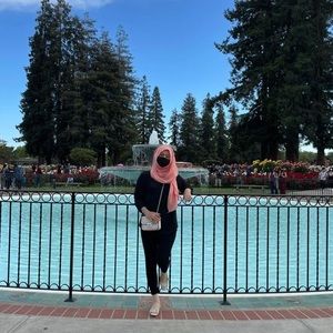 Meet your Posher, Aqsa